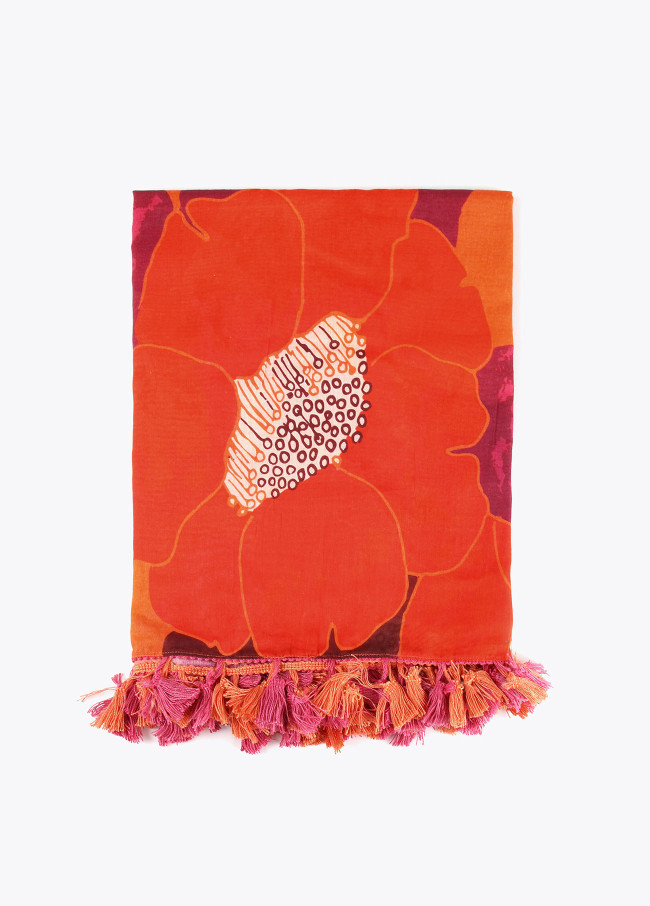 Pareo fondo naranja con flores.