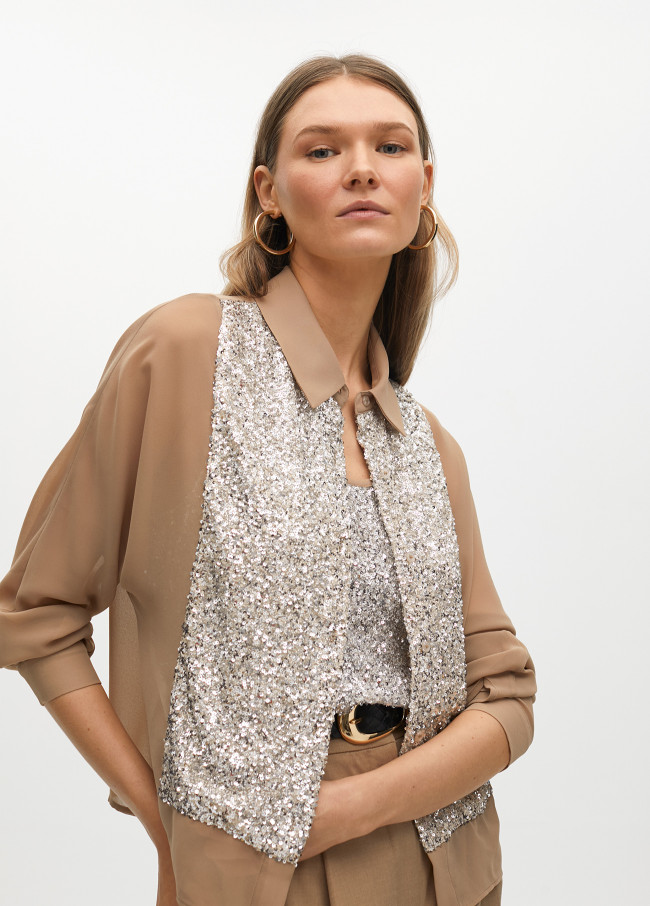 Hemd mit Pailletten auf der Vorderseite