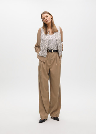 Hemd mit Pailletten auf der Vorderseite