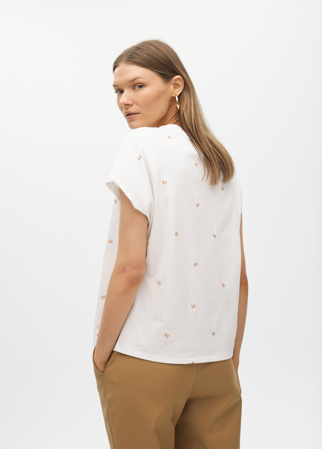 Drop sleeve T-shirt with embroidered logo