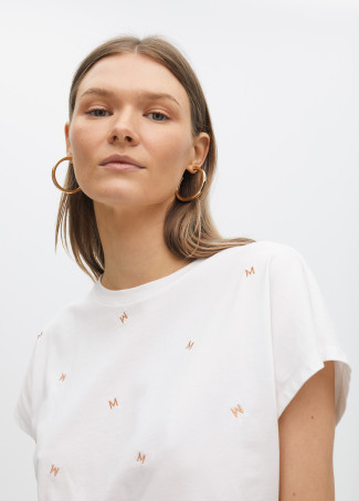 Drop sleeve T-shirt with embroidered logo