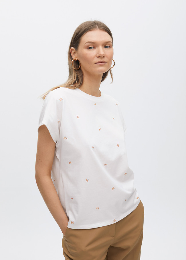 Drop sleeve T-shirt with embroidered logo