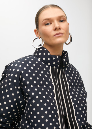 Short quilted anorak with polka dots