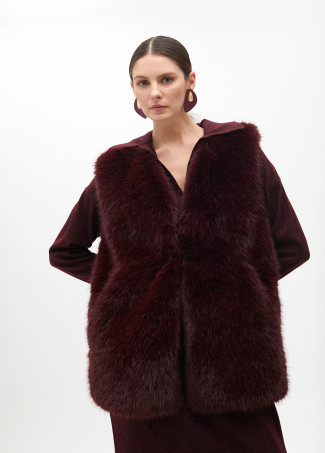 Gilet with fuzzy lining and logos