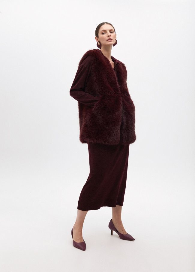 Gilet with fuzzy lining and logos