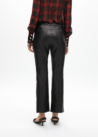 Pantaloni effetto pelle con zip