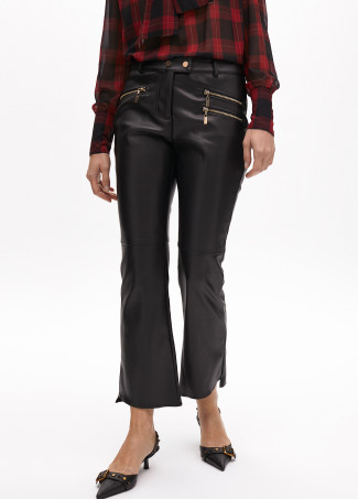 Pantaloni effetto pelle con zip