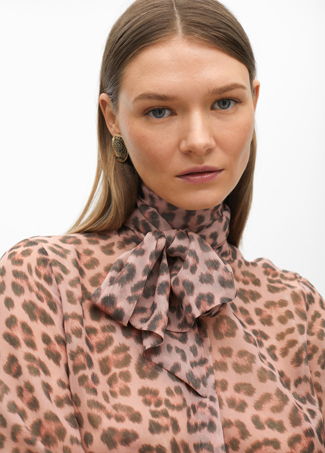 Camicia con fiocco animalier