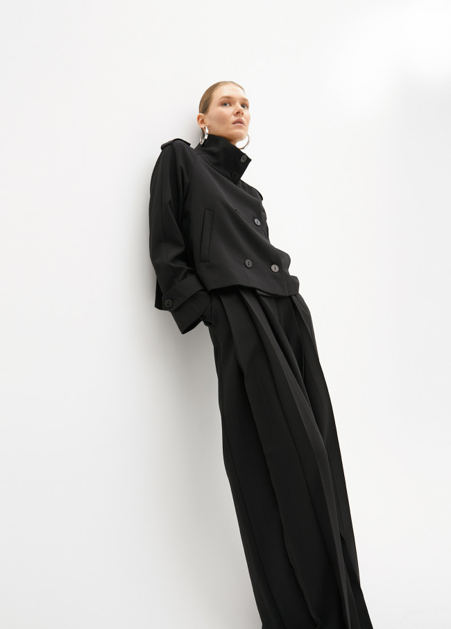 Short jacket with pleated detail on the back