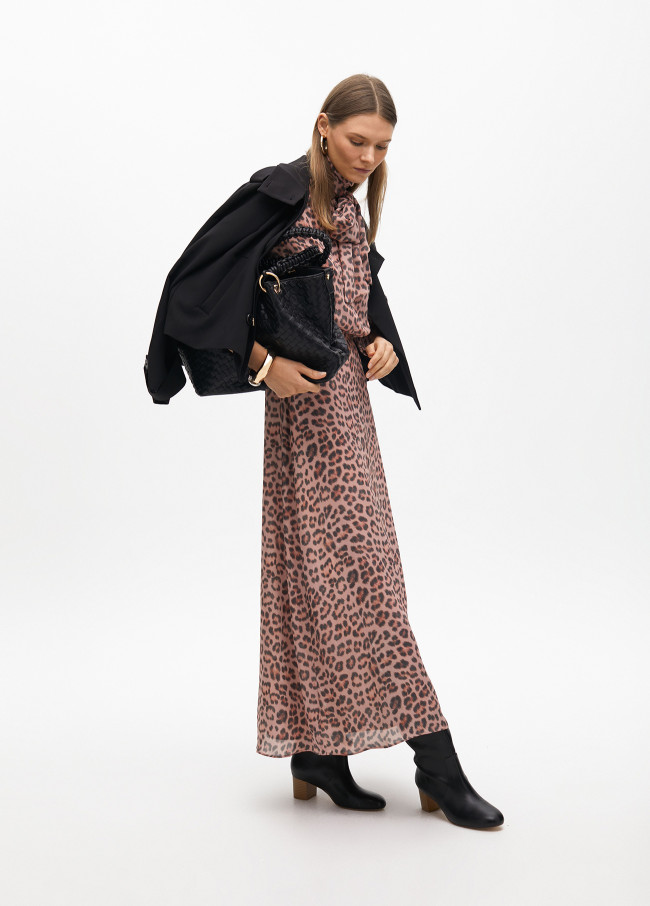 Vestido com estampa animal e laço