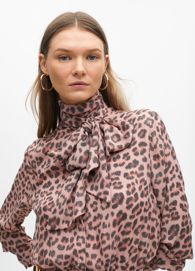 Vestido com estampa animal e laço