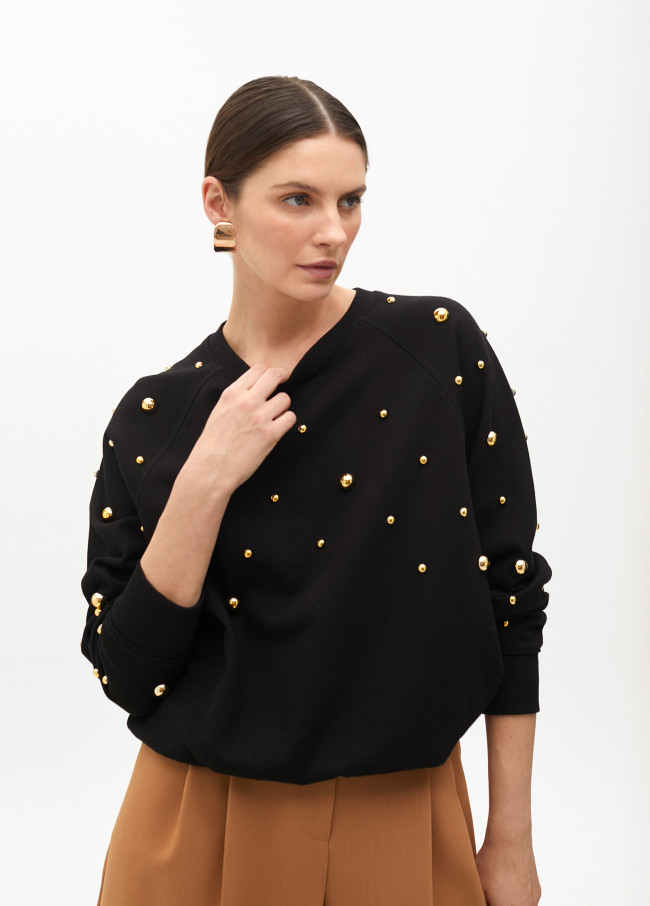 Round neck sweatshirt with round studs