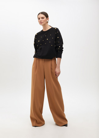 Round neck sweatshirt with round studs