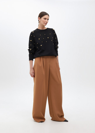 Round neck sweatshirt with round studs