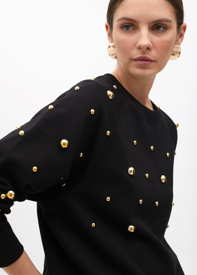 Round neck sweatshirt with round studs