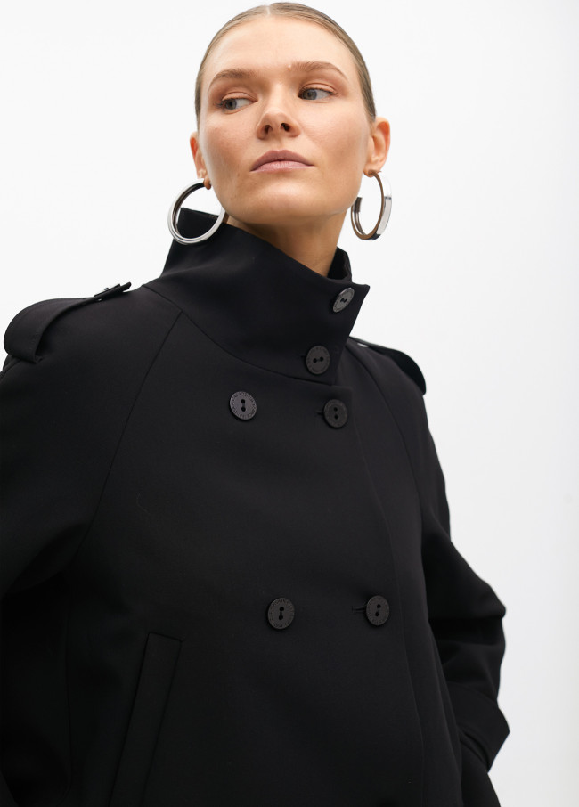 Short jacket with pleated detail on the back