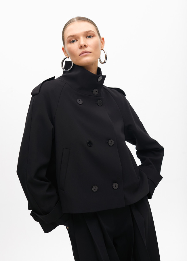 Short jacket with pleated detail on the back