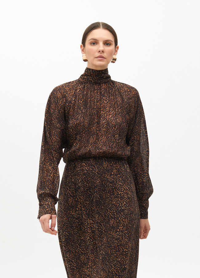 Vestito a collo alto animalier