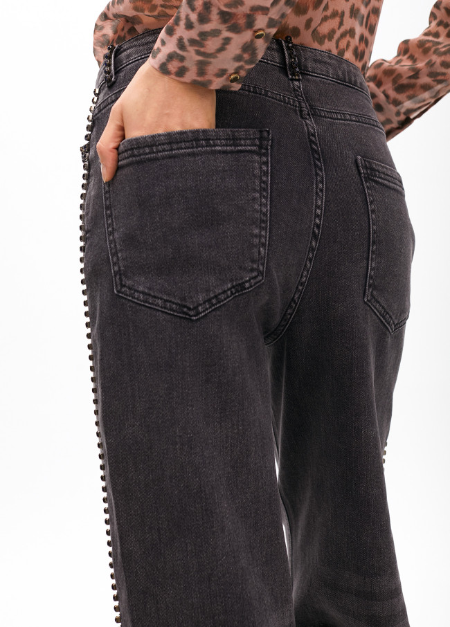 Pantalón Ancho con tachas