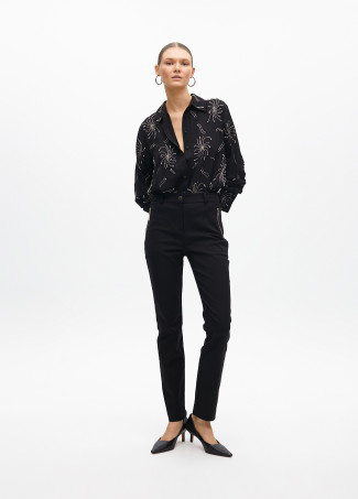 Camisa chiffon detalhes joia