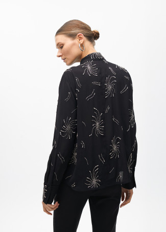 Camisa chiffon detalhes joia