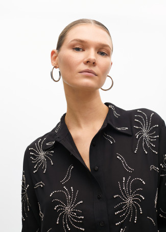 Camisa chiffon detalhes joia