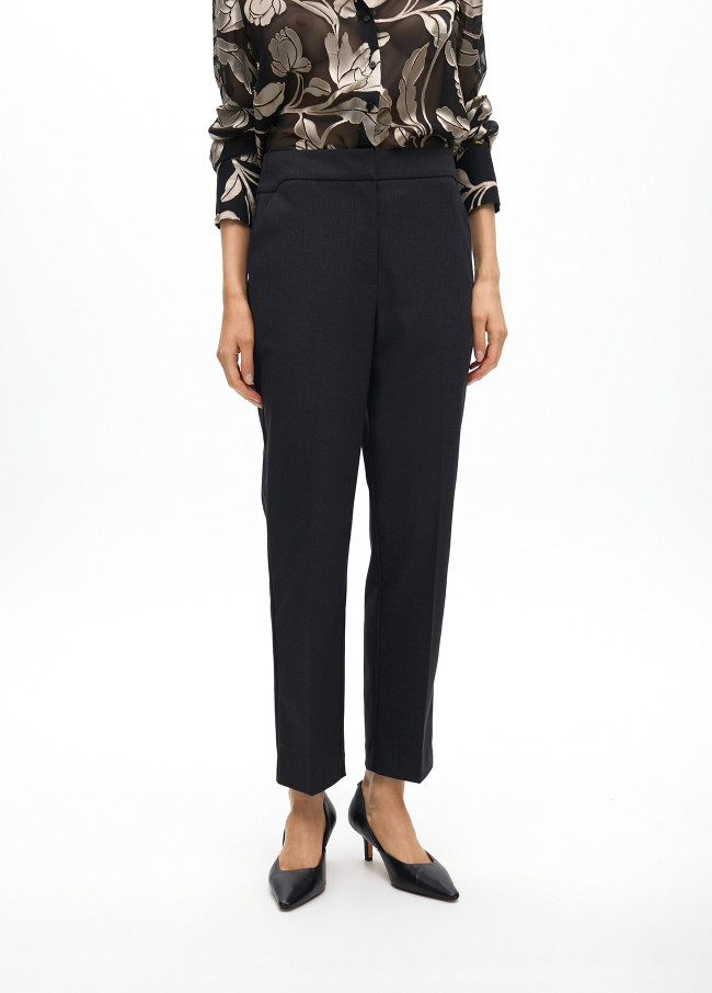 Pantalón chino con detalle cinturilla