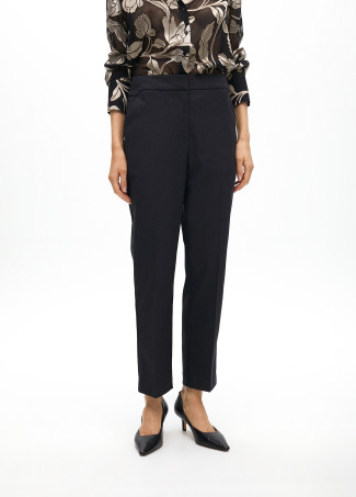 Pantalón chino con detalle cinturilla