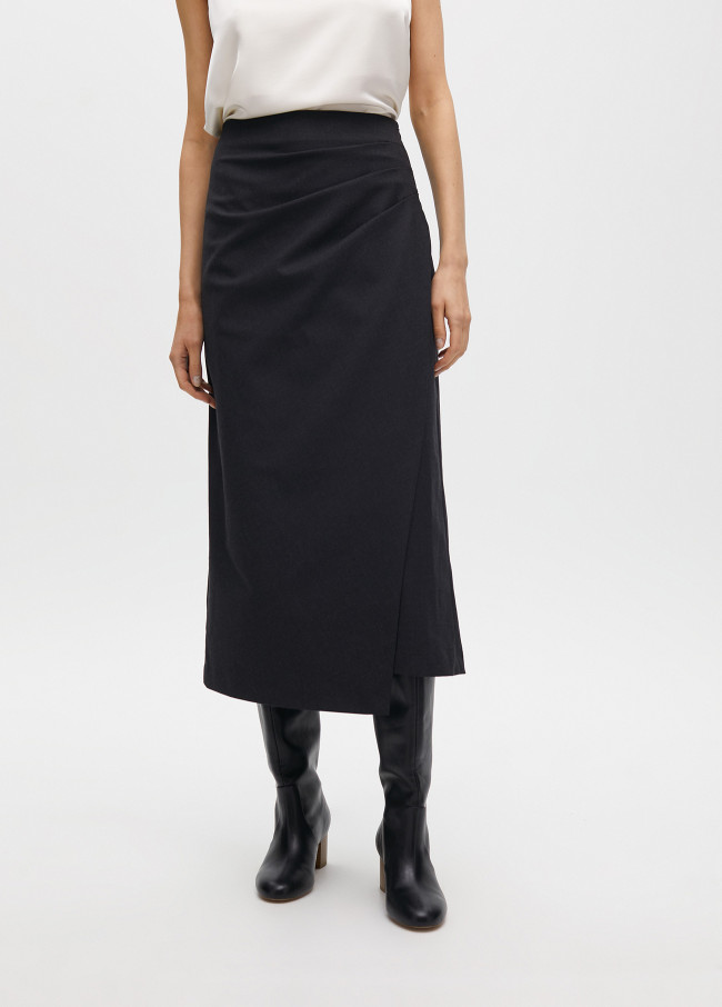 Falda asimétrica fruncida