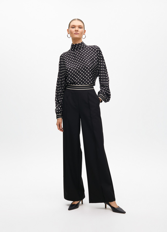 Straight fit trousers with two-tone contrast...