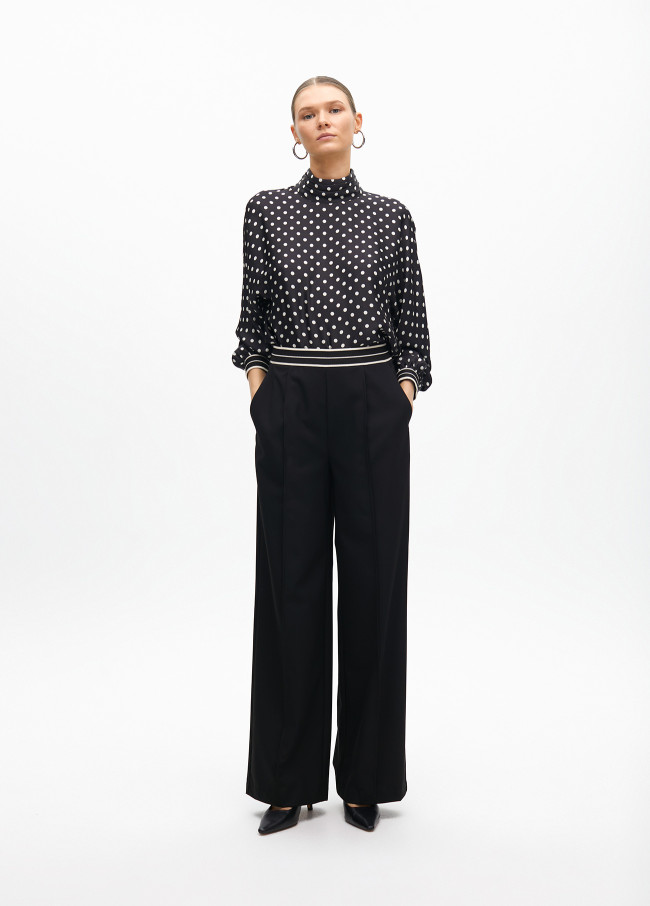 Straight fit trousers with two-tone contrast...