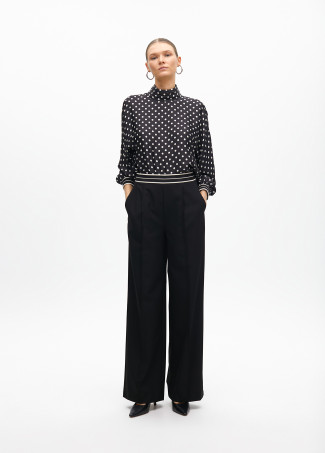 Straight fit trousers with two-tone contrast elastic