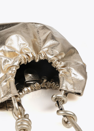 Shopper metalizado con asa de nudos