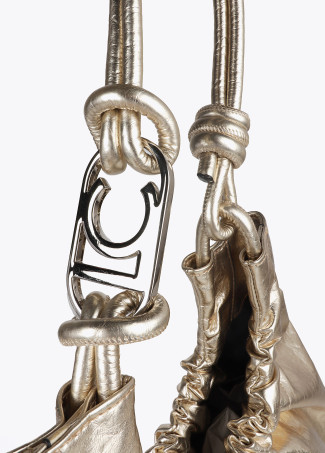 Shopper metalizado con asa de nudos