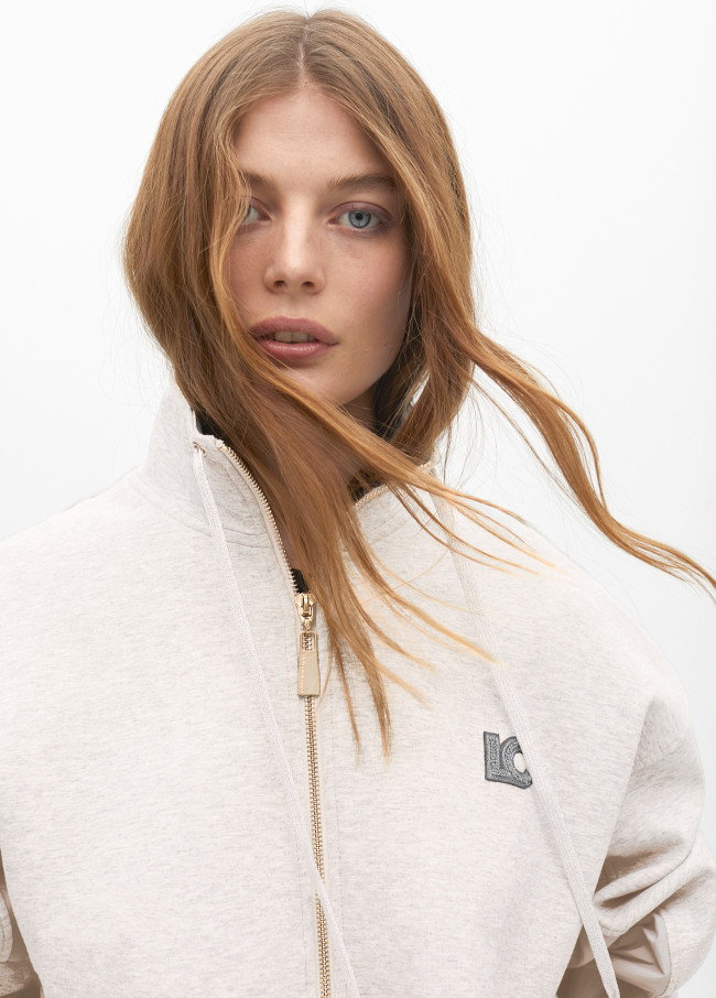 Sweatshirt with zip opening and side detail