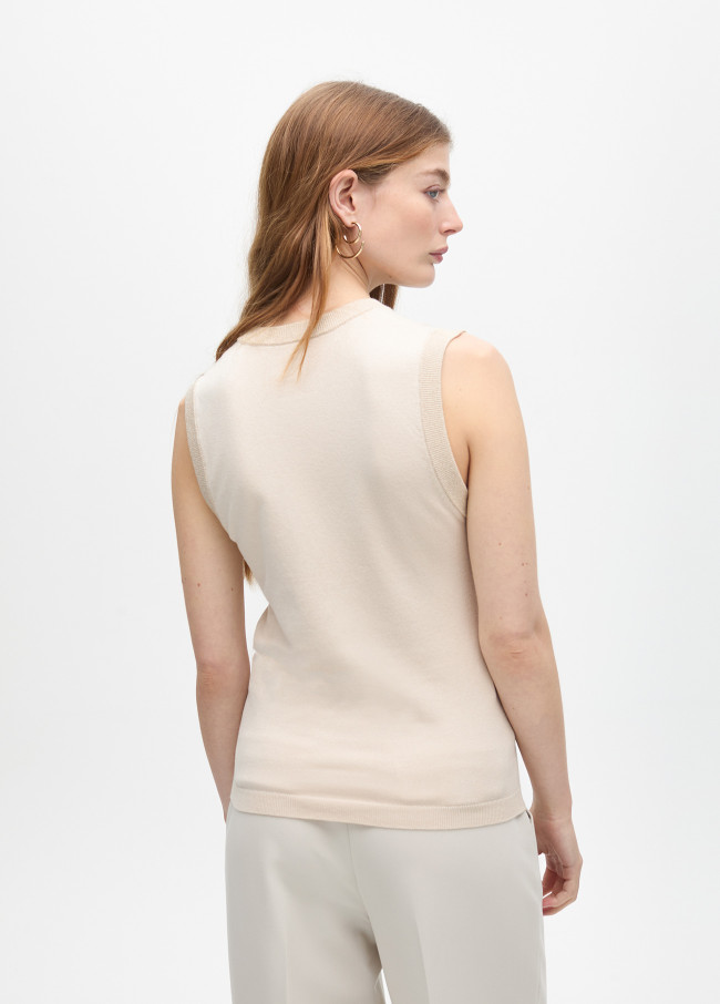 Basic top with contrast lurex detail