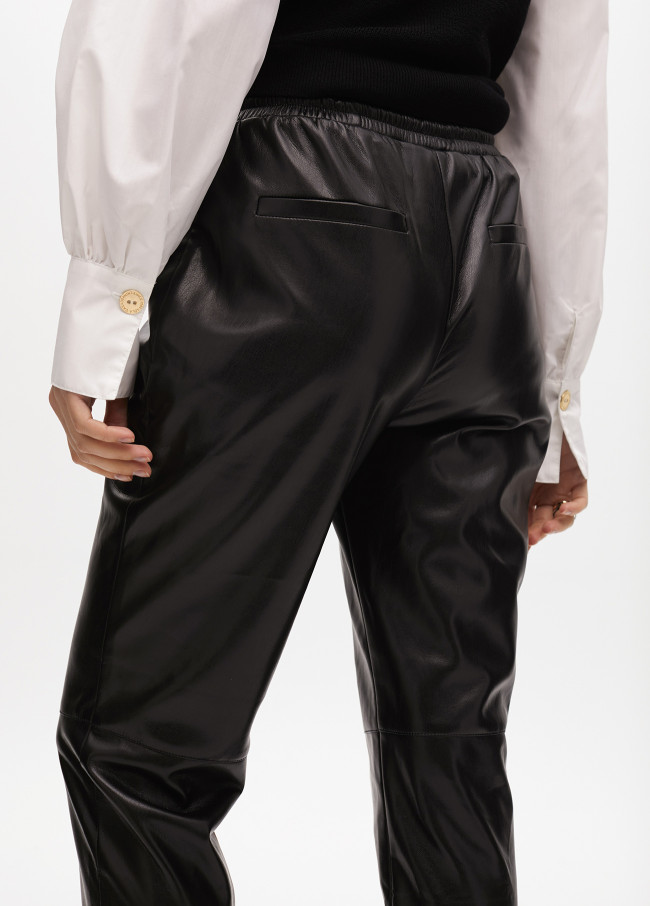 Calças Jogger Efeito Pele