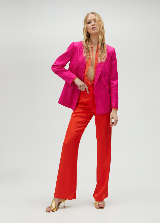 Pantalón tipo flare