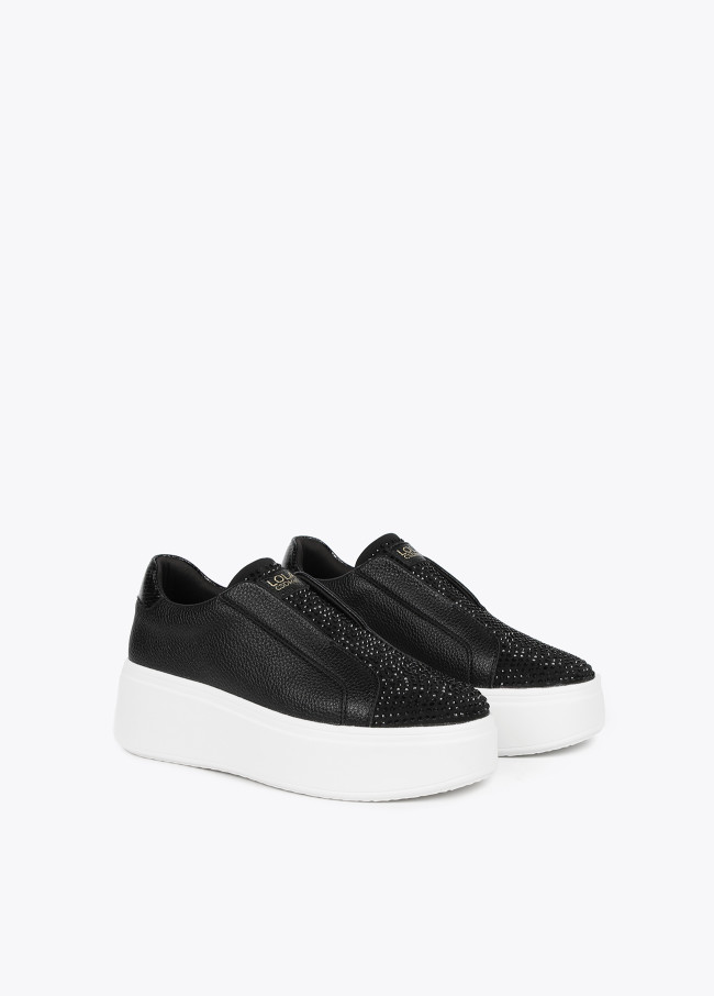 Deportiva con plataforma y detalles de cristales