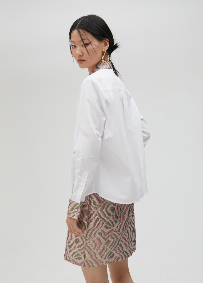 Camisa con detalles en tejido jacquard