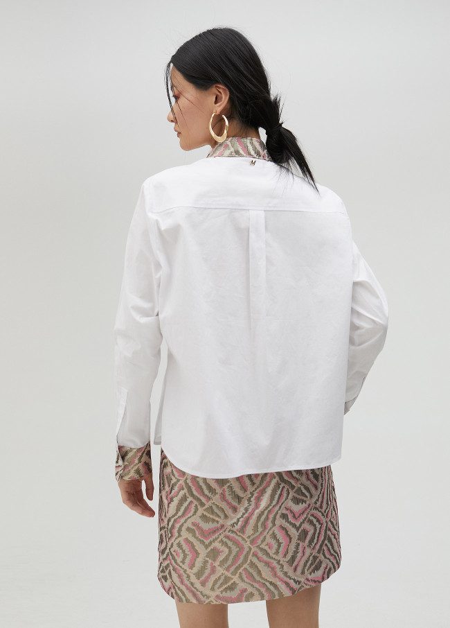 Camisa con detalles en tejido jacquard
