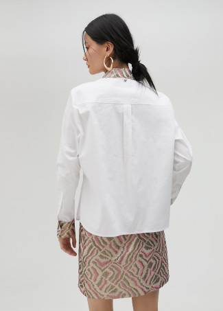 Camisa con detalles en tejido jacquard