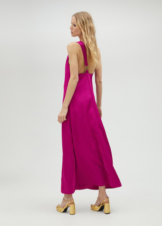 Langes Kleid mit einem Träger