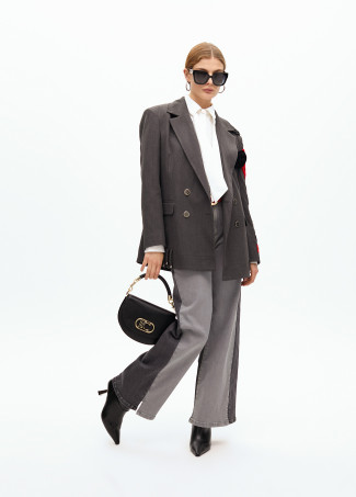 Wide-leg jeans with two-tone contrast details