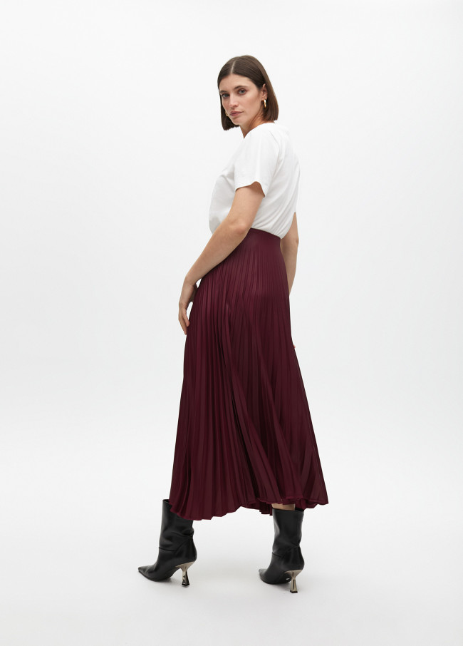 Pleated waxed-effect skirt