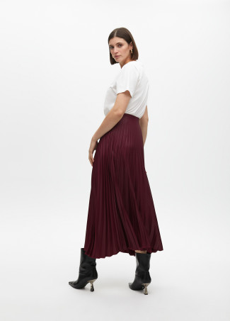 Pleated waxed-effect skirt