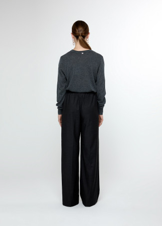 Straight fit trousers with an elasticated waistband and adjustable drawstring