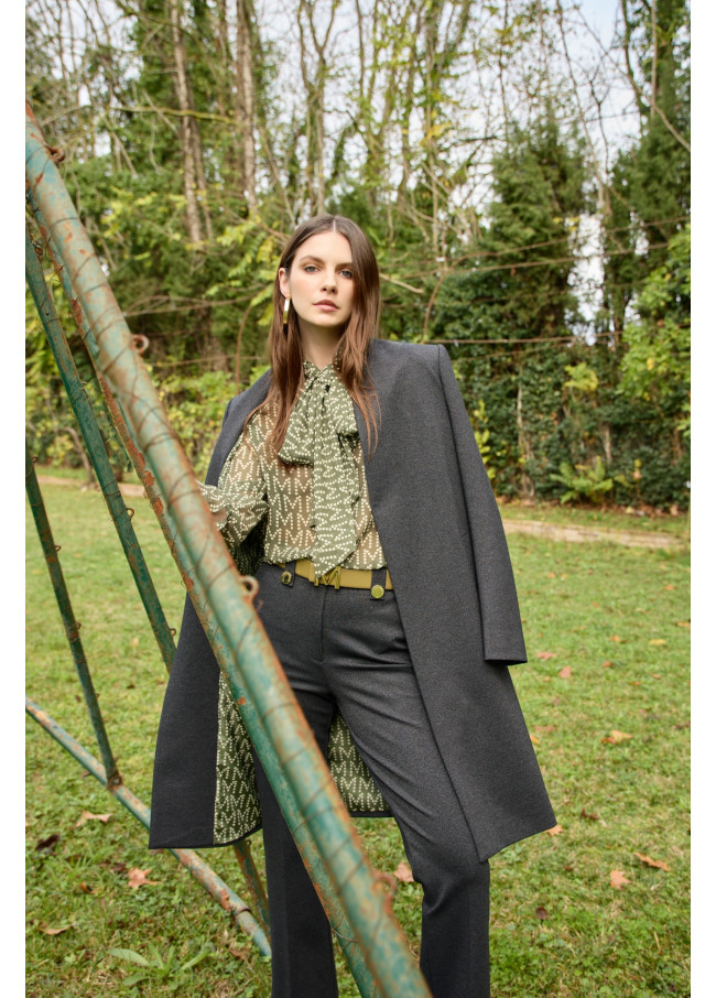 Camicia stampata con logo e fiocco al collo