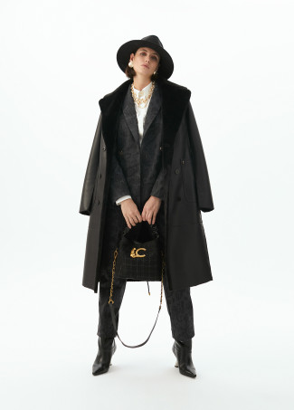 Casaco longo de penas preto