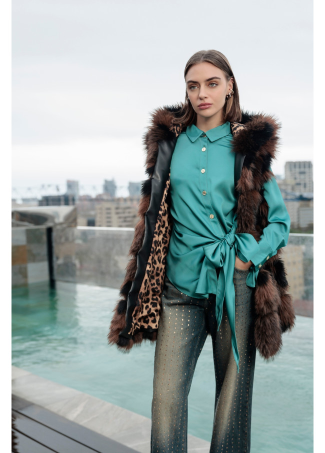 Collared shirt with knotted hem detail